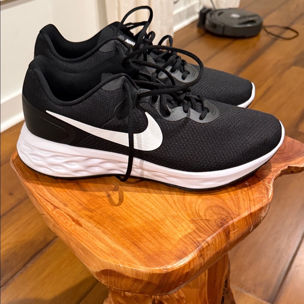 Nike Black and White Running Shoes